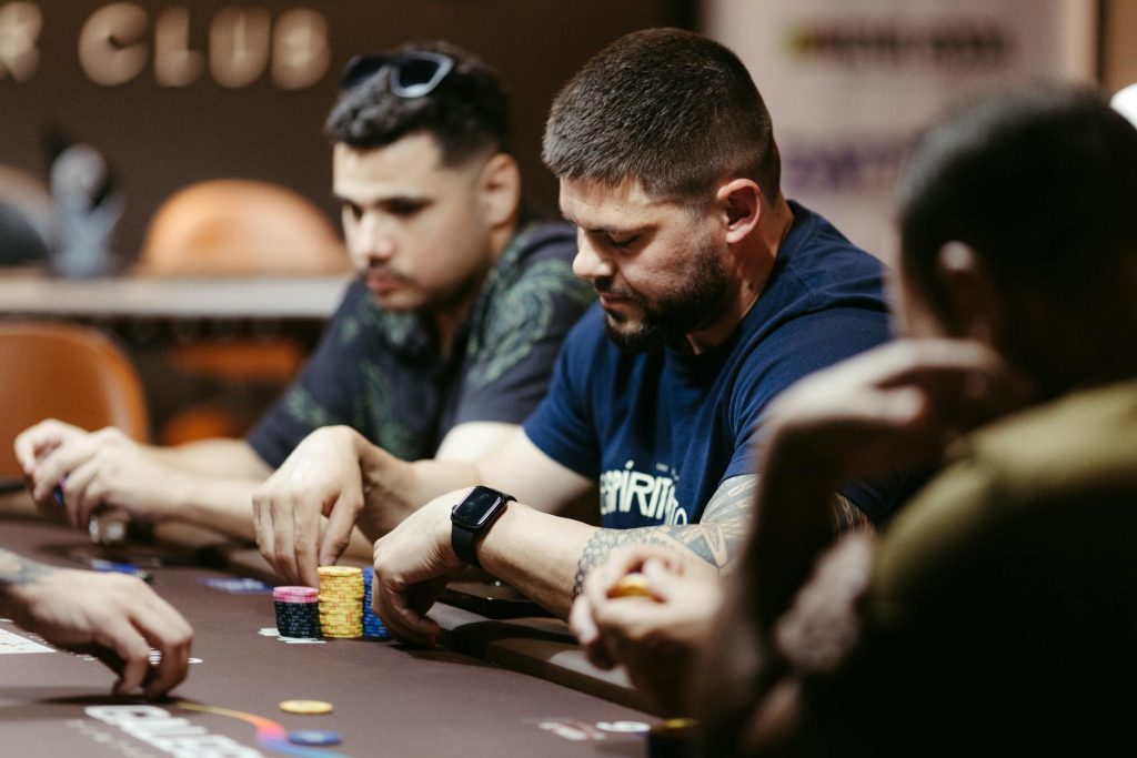 Luật chơi game Casino Poker trực tuyến tại HCM66