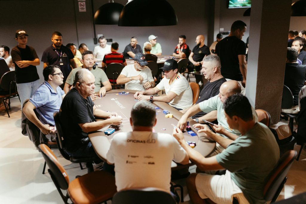 Kinh nghiệm chơi game Poker thắng toàn tập